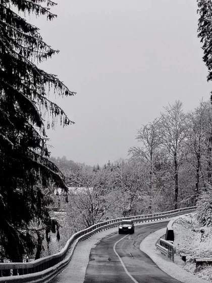 Peisaj de iarna cu zapada Valea Doftanei