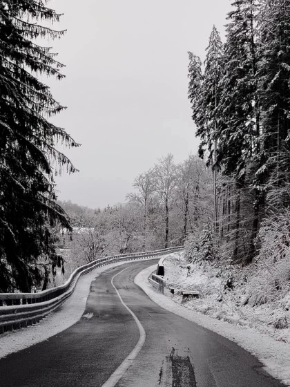 Peisaj de iarna cu zapada Valea Doftanei