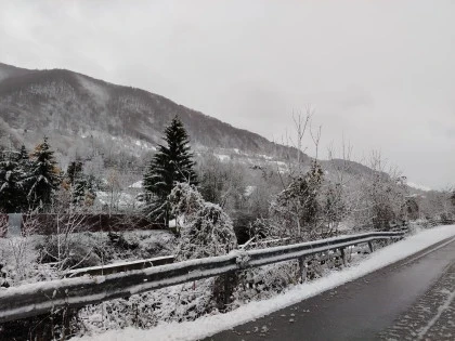 Peisaj de iarna cu zapada Valea Doftanei