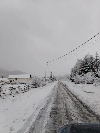 Peisaj de iarna cu zapada Valea Doftanei