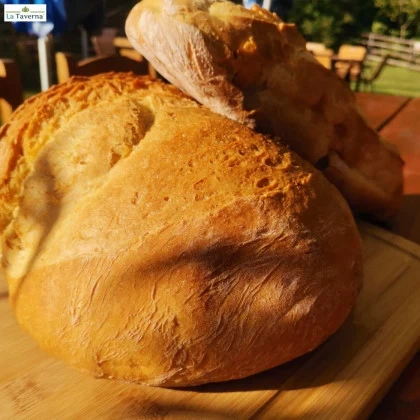 Paine alba cu cartofi coapta pe vatra 1000 gr La Taverna